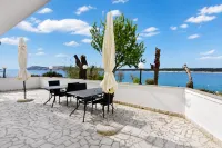 Cozy seafront flat on the Island of Rab