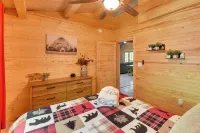 Pet-Friendly Otto Mountain Cabin w/ Fireplace! - balcony