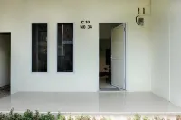 RedDoorz Syariah @ Danesti Homestay Near Bandara Sultan Hasanuddin - Hostels