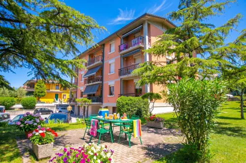 Casa di Paola: Lake-View Balcony Apartment in Peschiera - Happy Rentals - Apartments
