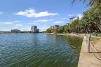 Stylish Modern Bedroomking Full Bed+pool&gym - Condos