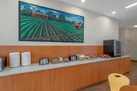 Econo Lodge Inn & Suites - breakfast