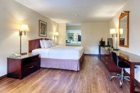 Days Inn & Suites by Wyndham Marshall