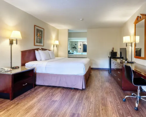 Days Inn & Suites by Wyndham Marshall Hotels in Harrison County