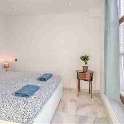 9-persons Apartment in Centre of Antwerp Rooms