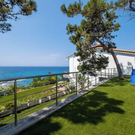 Icarus Luxury Beachfront Villa
