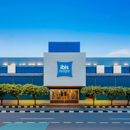 Ibis Budget Jakarta Menteng Отели рядом с достопримечательностью «Посольство Египта»