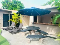 Private residential home for 8 with private pool; 5 min walk to Jacó Beach.
