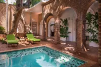 Vignette Collection CASAS DEL XVI by IHG - Romantic