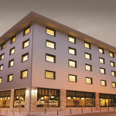 Selçuk Hotel Отели рядом с достопримечательностью «Медресе Каратай»