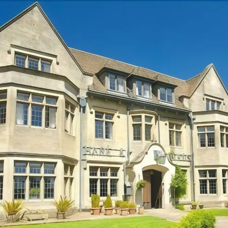The Hare & Hounds Hotel
