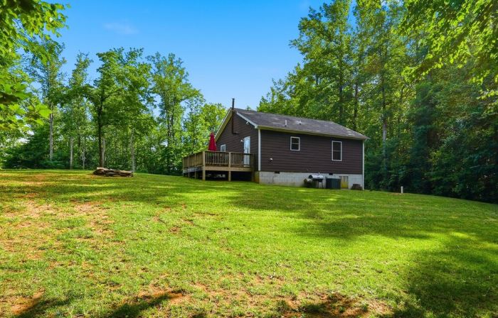 Scenic Mountain Getaway with a Firepit and Amazing Views of Mountains and Horses