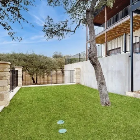 Spacious House With Ping-pong and Pool Table, Balcony With Water and Sunset View