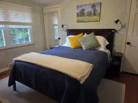 Charming retro house on University Ave, walking distance from WVU Stadium. - 3성급