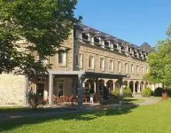 Logis Hotel l'Hôtel des Bains - Salles-la-Source - 3つ星