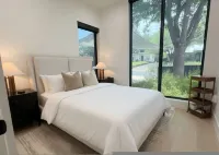 New Build Downtown Views Pool Spa Walkable - Bungalow