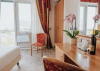 Hotel Flora - Airport Shuttle