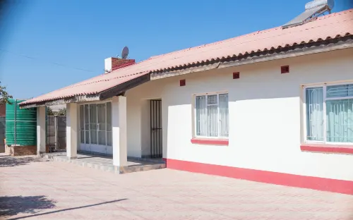 布拉瓦約三卧室住宅(3 Bed Bulawayo Home) - 2星級