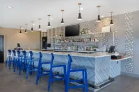 Best Western Plus Executive Residency Rigbys Water World Hotel - bar