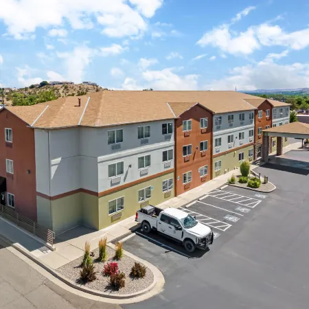 Best Western Plus the Four Corners Inn