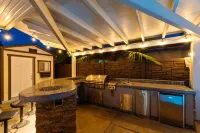 Hot Tub & Pool with 5 Cozy Bedrooms - Boutique