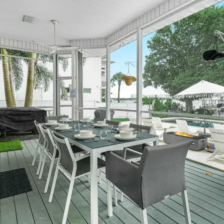 Luxe Lakefront w Pool Pickleball Private Dock