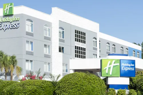 Holiday Inn Express COLUMBIA NE - FORT JACKSON by IHG - parking