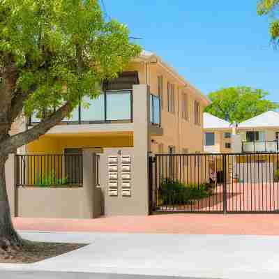 Unit Close Airport, Hospital, Shops and Transport Hotel Exterior