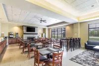 Spark by Hilton Milwaukee Airport - Airport Shuttle