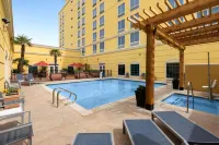 La Quinta Inn & Suites by Wyndham San Antonio Medical Ctr NW - parking