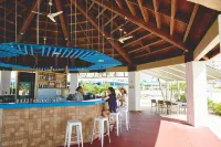 Hoshino Resorts Risonare Guam - bar