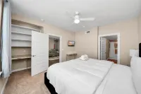 Luxury 2BR 2BA King Beds Houston Stay Fast Wi-Fi - 2-Star