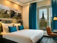 Motel One Edinburgh-Royal Hotels near Central Library