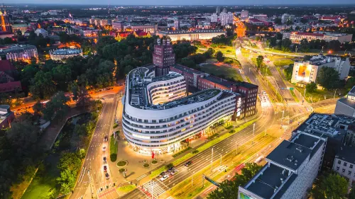 DoubleTree by Hilton Wroclaw - Swimmingpools