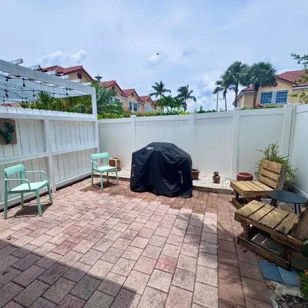 Stay Near Deerfield Beach Pier, Enjoy Our Cozy 1-bedroom Apartment