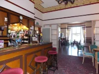 Pinegrove Hotel - parkir
