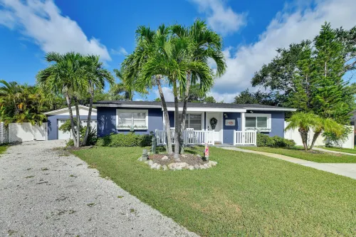 Canal-front Gem w/ Dock & Guest Home in Cortez! - Wifi