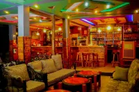 Bunyonyi Safaris Resort - bar