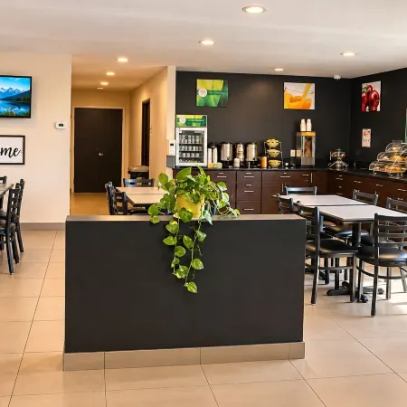 Quality Inn & Suites Near Downtown Bakersfield