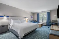 Garner Hotel BIRCH RUN - FRANKENMUTH AREA by IHG - Parkplatz