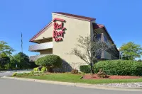 Super 8 by Wyndham Deerfield - Northbrook Отели в г. 