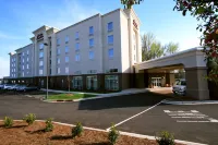Hampton Inn & Suites Charlotte-Airport فنادق في Belmont