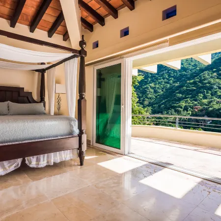 Luxury Beach Frontage Villa with Amazing Views for Rent