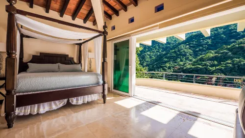 Luxury Beach Frontage Villa with Amazing Views for Rent - Villas