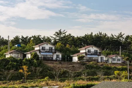 Seosan Seosan Beach Pension Отели рядом с достопримечательностью «Beolcheon Auto Campground»