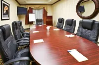 Holiday Inn Express & Suites New Boston