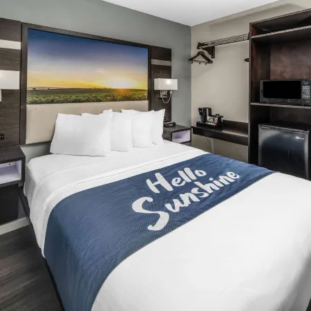 Days Inn by Wyndham Galt/Elk Grove South