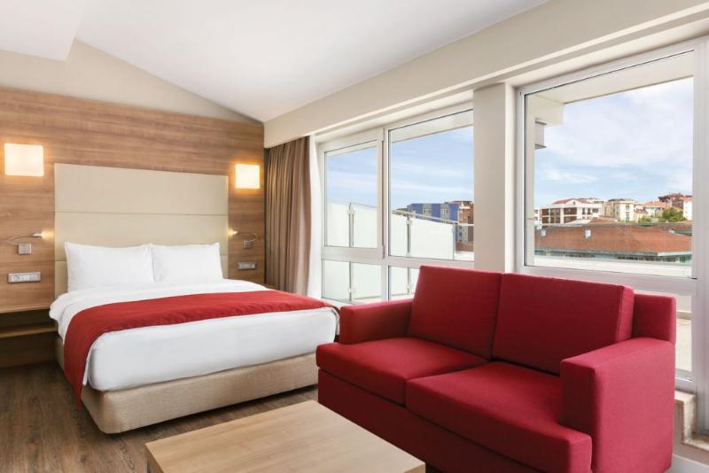 Ramada Encore Istanbul Kartal