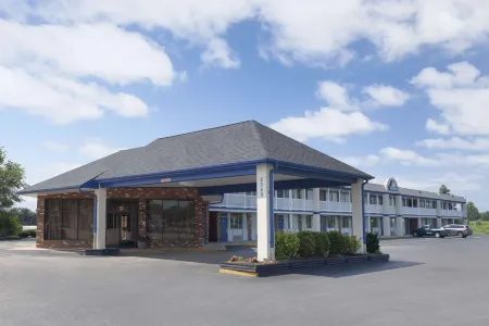 Days Inn by Wyndham Waynesboro Отели в г. Стьюартс Драфт