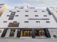 The Leeds Hotel スカイロード周辺のホテル